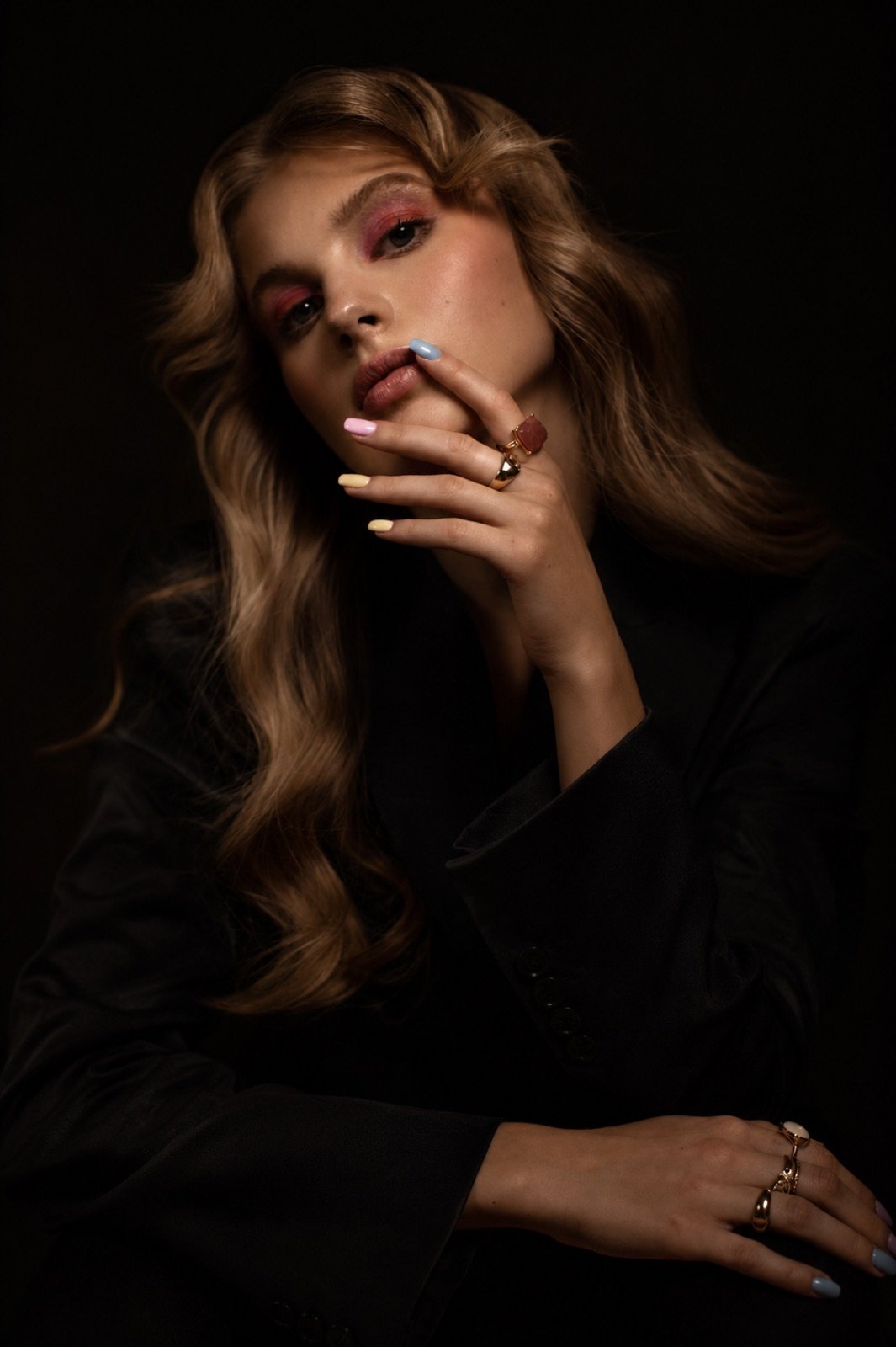Model mit Nageldesign von Nail Gallery Frankfurt