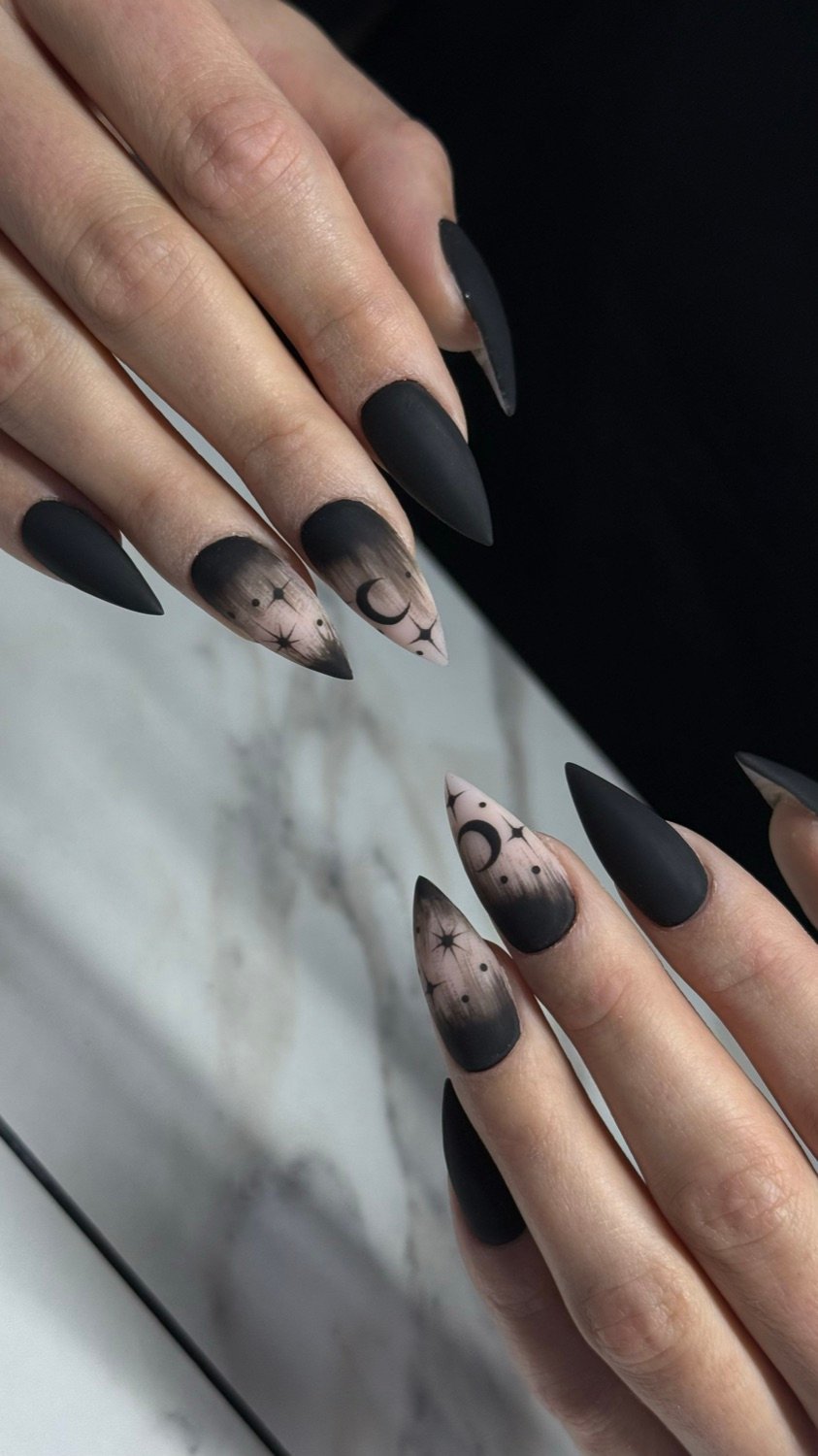Individuelles Nail Design von Hand &ndash; Nail Gallery Frankfurt